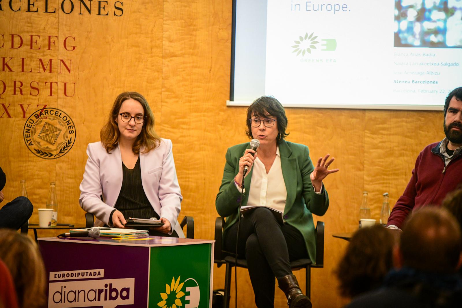 Presentation of the study in Barcelona, with researcher Blanca Arias and Eurodeputy Diana Riba.
