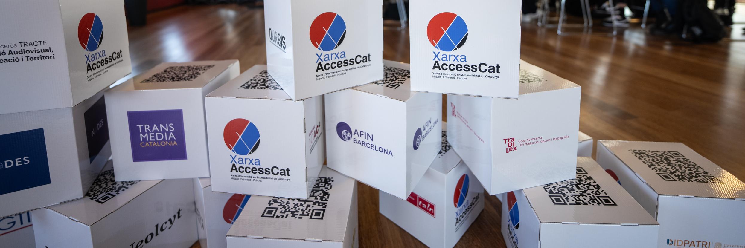 Cardboard cubes with the logos of the research groups of the Network decorate the CCCB at the AccessCat Innovation Day.