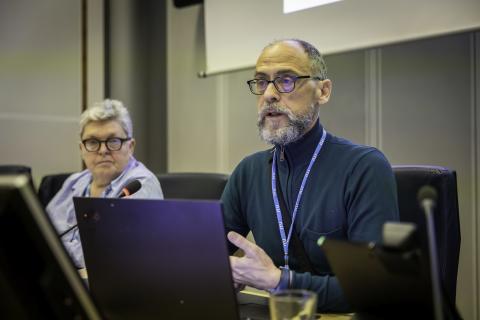 Pilar Orero y Horacio Saggion en el WSIS.