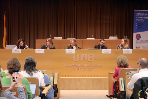 Primera mesa redonda, moderada por Lídia Aguilera.