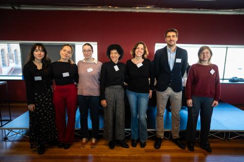 La investigadora Irene Hermosa (guanyadora de la I Convocatòria de Solucions Disruptives) amb els finalistes de la II Convocatòria, Chiara Gunella, Marina Pujadas, Inés Martins, Mireia Farrús, Afra Pascual i Marc Gonzalez.